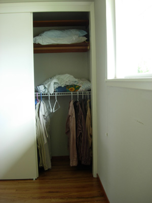 accessible closet with double-hung rods